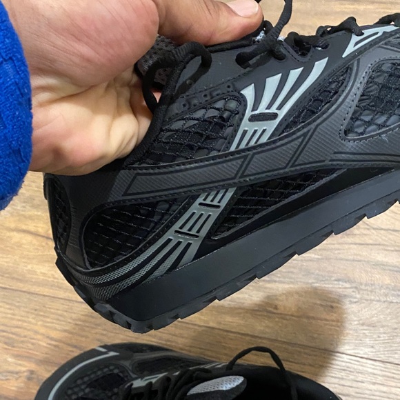 Bottega Veneta Men's Black and Gray Athletic Shoes - Picture 7 of 8